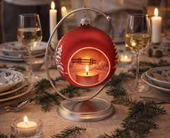 dekorativ julekugle med fyrfadslys